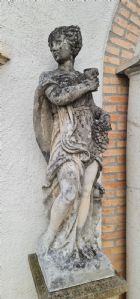 Statua in pietra raffigurante Bacco